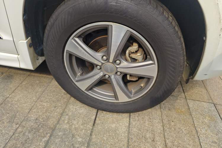 Used Haval H6 2016 Upgraded Model 1.5T Automatic Two-Wheel Drive Elite Version Right Front Wheel Hub