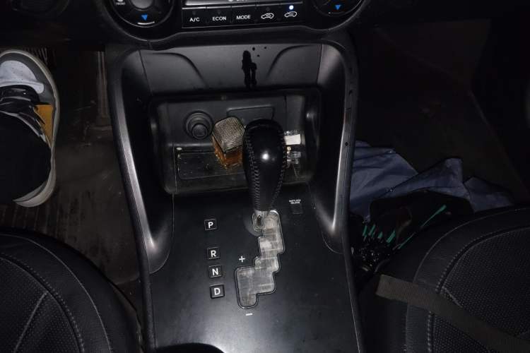 Used Hyundai ix35 2012 2.0L Automatic Two-Wheel Drive Elite Edition GLS Gear Lever