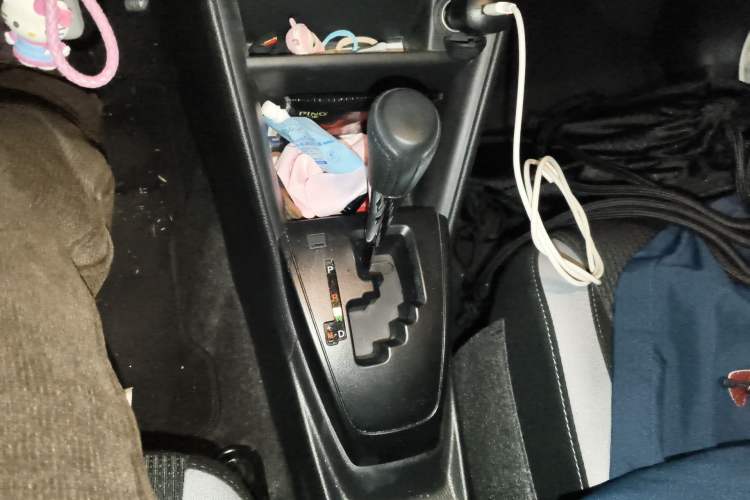 Used Toyota YARiS L Zhi Xuan 2020 1.5L CVT Leading Edition Gear Lever