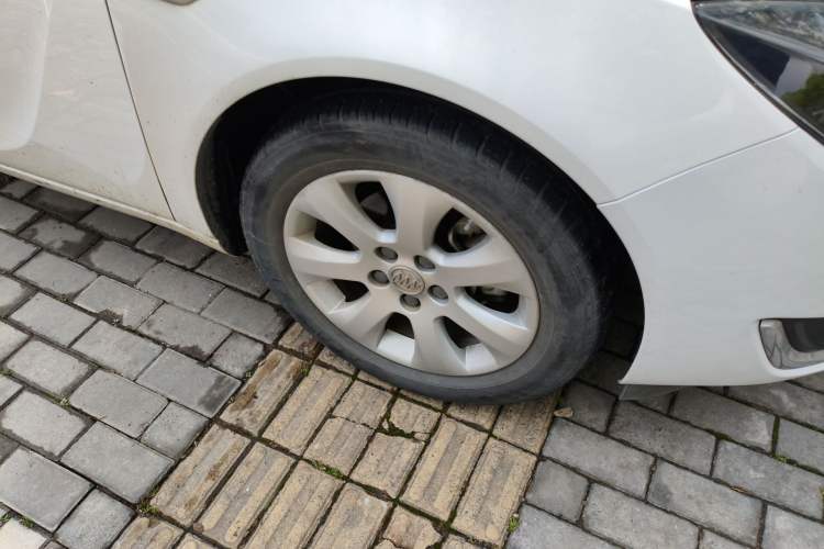 Used Buick Regal 2015 2.0L Leading Fashion Edition Right Front Wheel Hub