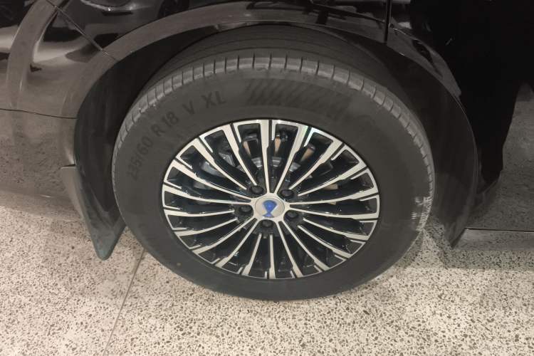 Used Denza D9 2025 EV Intelligent Driving Edition 620 Luxury Model
