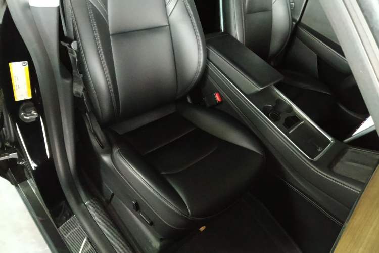 Used Tesla Model Y 2021 Standard Range Rear-Wheel Drive Version Right Front Seat