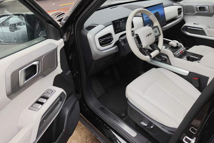 Used Formula Leopard Titanium 3 2025 501KM All-Wheel Drive Intelligent Driving Ultra Version Driver Seat