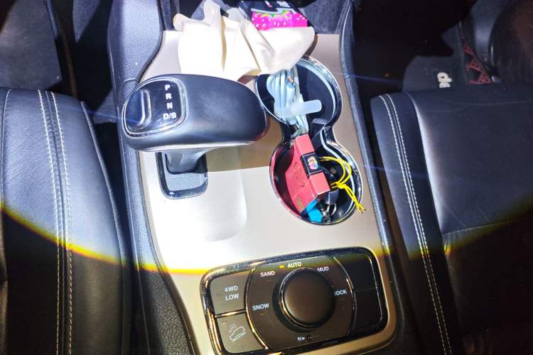 Used Jeep Grand Cherokee 2014 3.0L Comfort Navigation Edition Gear Lever