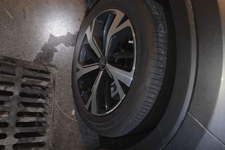 Used BYD Song Pro New Energy 2025 Second-Generation DM-i 115KM Excellence Version Right Front Wheel Hub