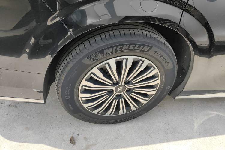 Used BYD Xia 2025 DM-i 1.5T 180km Excellence Model
