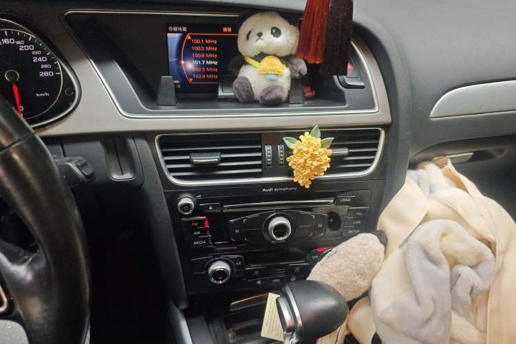 Used Audi A4L 2016 35 TFSI Collector's Edition Automatic Standard Model Audio And AC Panel