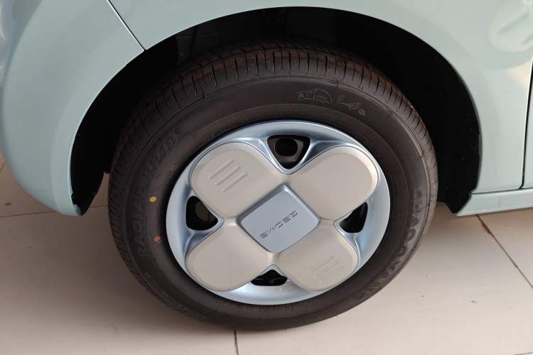 Used Geely Galaxy Panda 2024 Panda Mini 200km Endurance Bear Left Front Wheel Hub