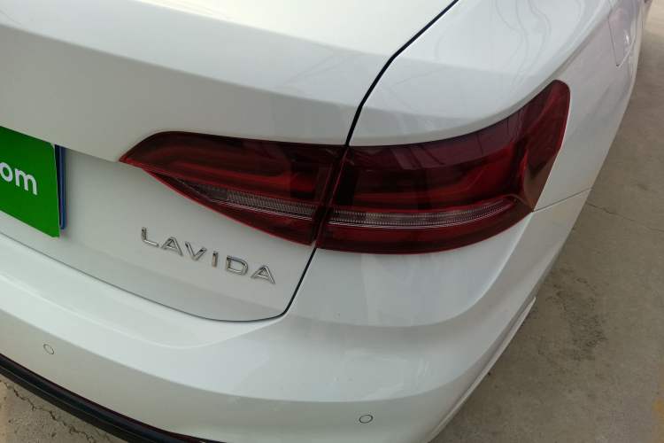 Used Volkswagen Lavida 2026 1.5L Automatic Starry Five-Million Edition Right Rear Taillight
