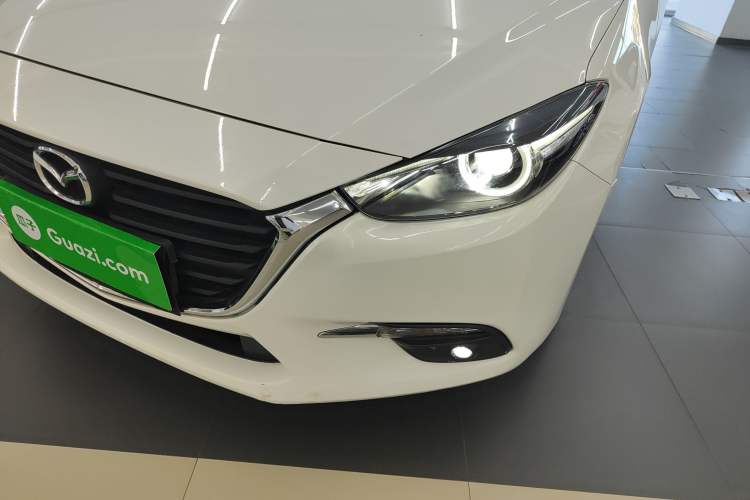Used Mazda 3 Axela 2017 Sedan 1.5L Automatic Luxury Model Emission Standard China V
