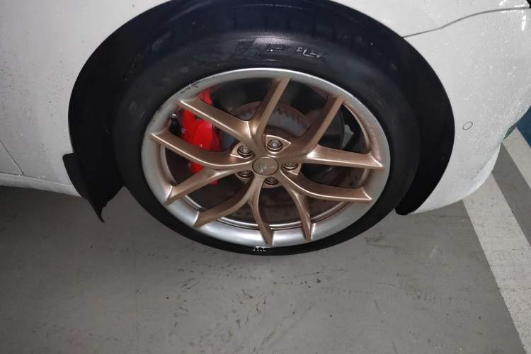 Used Tesla Model 3 2022 Performance High-Performance All-Wheel-Drive Version Right Front Wheel Hub