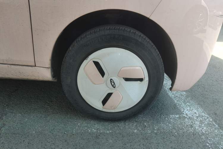 Used Chery QQ Ice Cream 2022 120km Conical Shape Lithium Iron Phosphate Right Front Wheel Hub