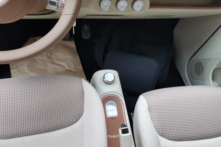 Used Wuling Hongguang MINIEV 2024 3rd Generation 215km Advanced Version
