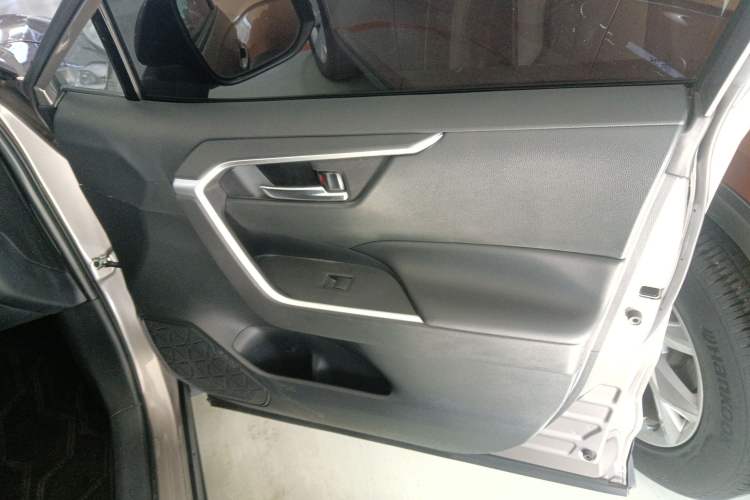 Used Toyota RAV4 2022 2.0L CVT Two-Wheel Drive Fashion Edition
