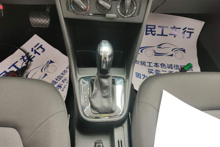 Used Volkswagen Jetta 2015 1.6L Automatic Fashion Model
