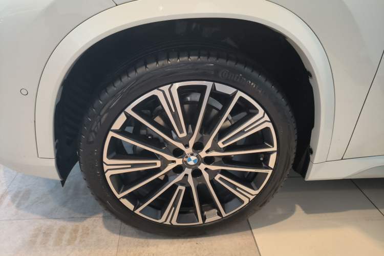 Used BMW X1 2023 xDrive25Li M Sport Package Left Front Wheel Hub