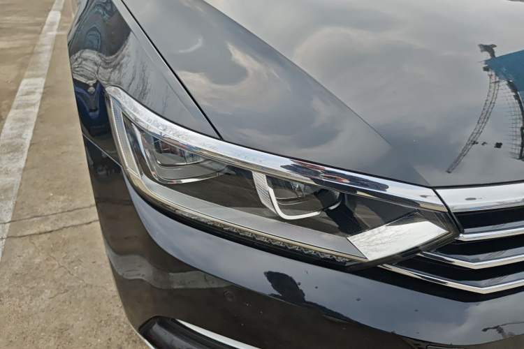 Used Volkswagen Magotan 2019 330TSI DSG Leading Edition China V Standard Right Front Headlight