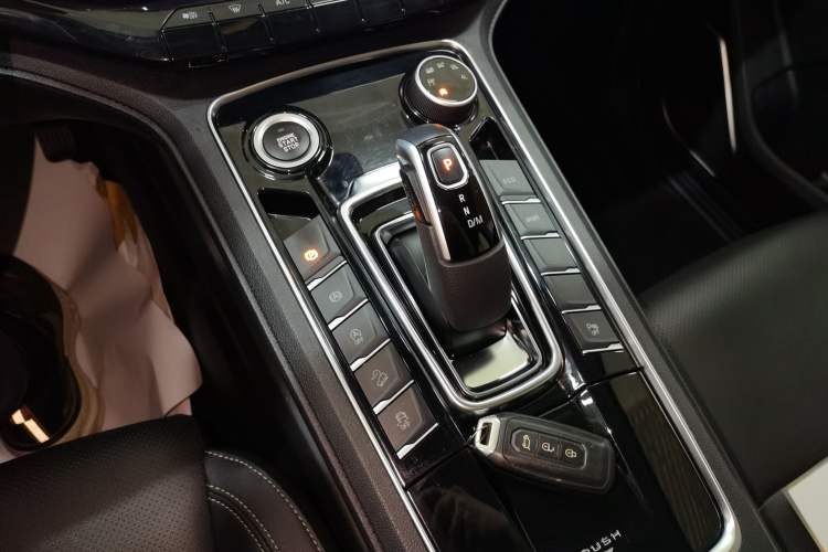 Used JMC Yusheng S350 2020 2.0T Automatic All-Wheel Drive Gasoline Comfort Edition Gear Lever