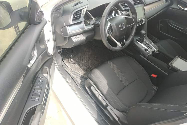 Used Honda Civic 2016 220TURBO CVT Luxury Edition Driver Seat