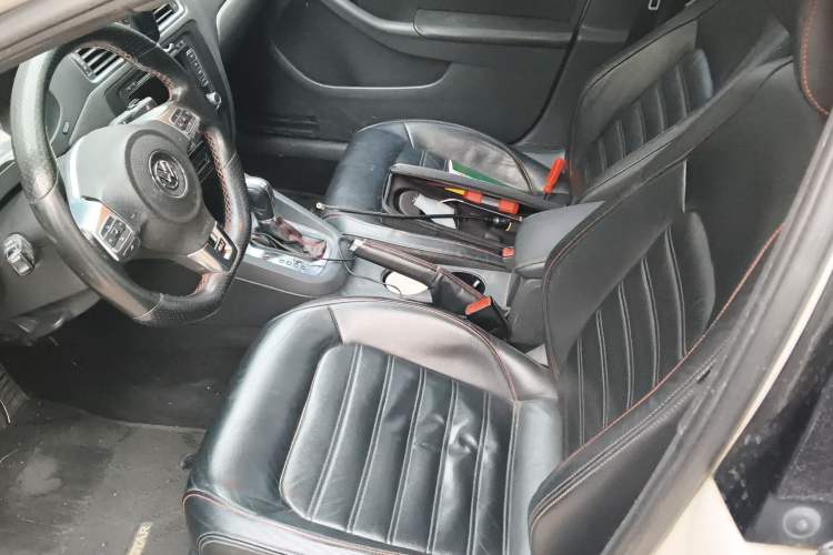 Used Volkswagen Sagitar 2013 2.0 TSI GLI Left Front Seat