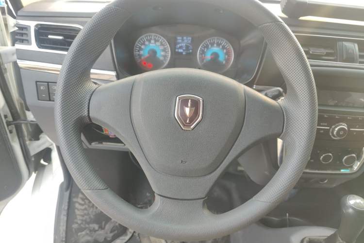 Used Jinbei Hiace X30 2023 1.5L Wealthy-Style Passenger Van 5/6/7-Seater Non-Air-Conditioned Version SWC15M