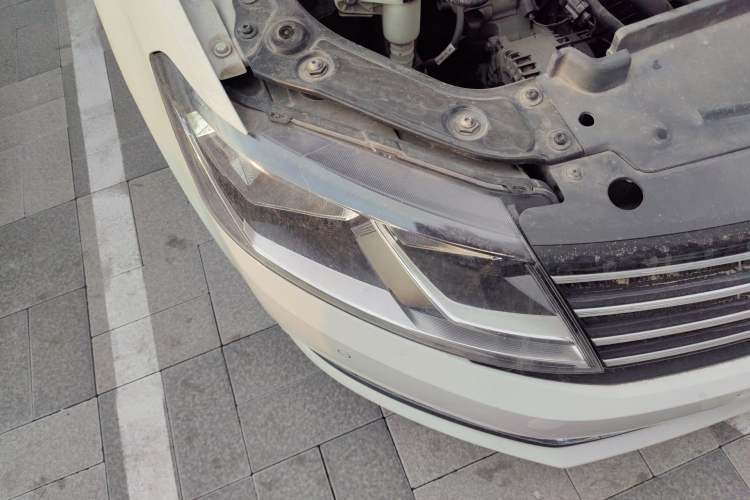 Used Volkswagen Lavida 2017 1.6L Automatic Comfort Edition Right Front Headlight