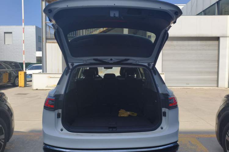 Used Volkswagen ID.6 CROZZ 2022 Long-Range PRO Edition Trunk