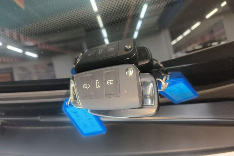 Used Volkswagen Tiguan L 2022 330TSI Automatic Two-Wheel Drive R-Line Enhanced Edition