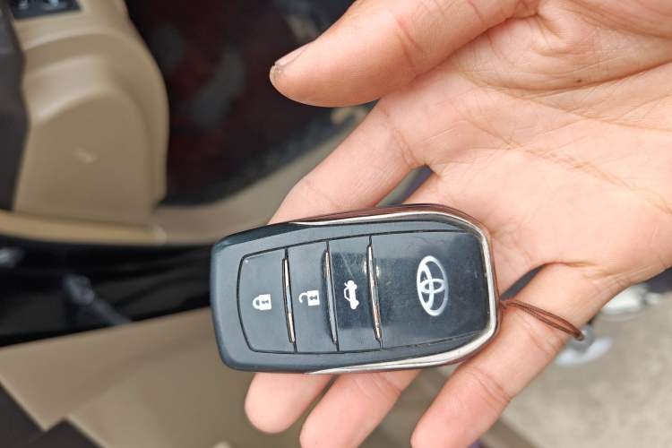 Used Toyota Highlander 2013 2.7L Two-Wheel Drive 5-Seater Purple Gold Edition
