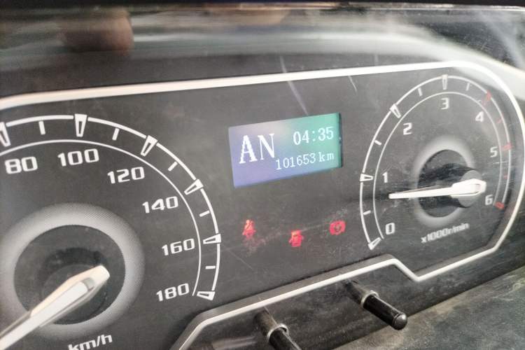 Used SAIC MAXUS Xintu V80 2019 2.5T Classic AMT Aoyuntong Short Wheelbase Mid-Roof 5/6-Seater
