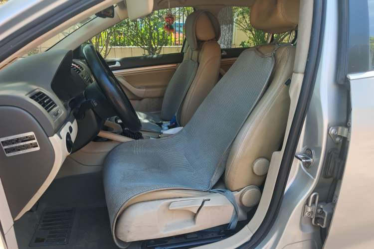 Used Volkswagen Sagitar 2010 1.4 TSI Automatic Luxury Model Left Front Seat