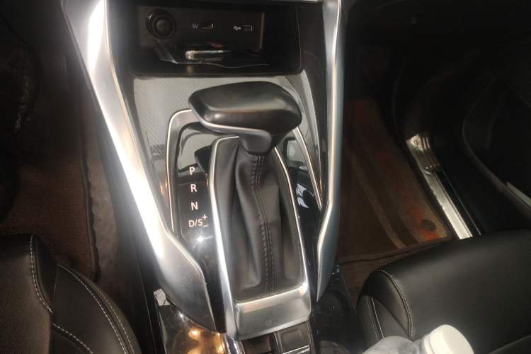 Used SAIC MAXUS G50 2019 1.5T Automatic Elite Edition China V Standard Gear Lever