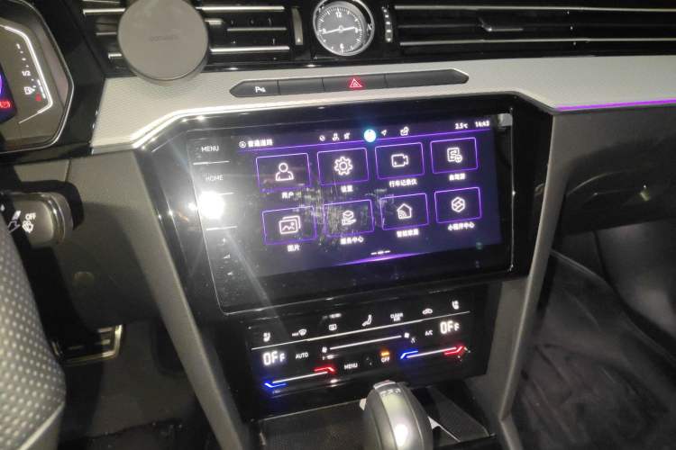 Used Volkswagen Magotan 2024 2 Million Units Zhongxiang Version 330TSI DSG Luxury Edition Audio And AC Panel