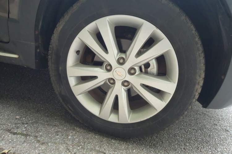 Used Chevrolet Captiva 2017 2.4L 4x4 Flagship Edition 7-Seater Right Front Wheel Hub