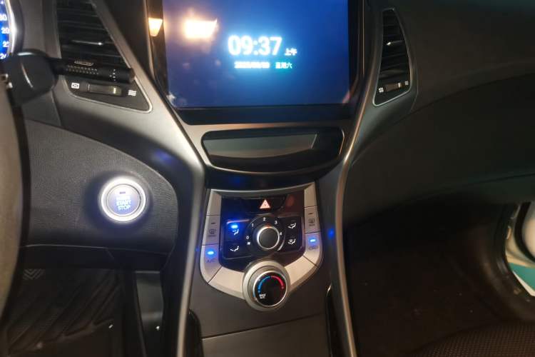 Used Hyundai Elantra (5th Generation / Langdong) 2015 1.6L Manual Leading Model