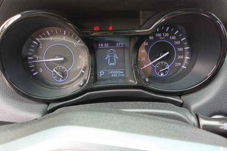 Used JMC Yusheng S350 2016 2.0T Automatic All-Wheel Drive Gasoline Luxury Version with Sunroof 5 Seats
