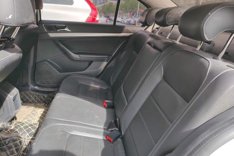 Used Volkswagen Lavida 2015 230TSI DSG Comfort Edition Left Rear Seat