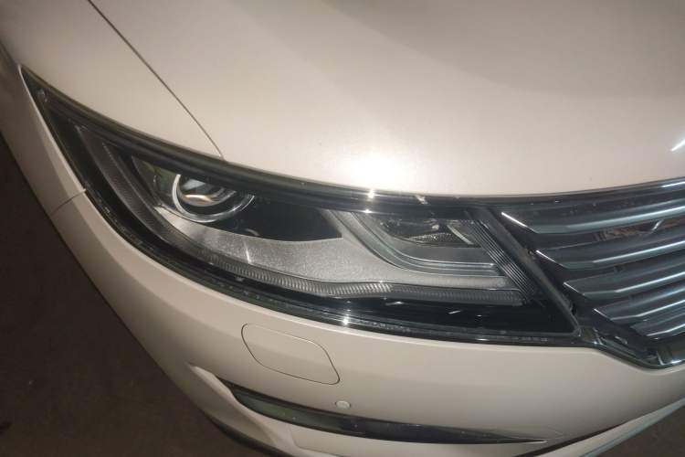 Used Lincoln MKC 2018 2.0T Two-Wheel Drive Deluxe Edition Right Front Headlight
