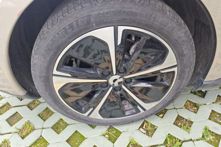Used Nio ET5T 2024 75kWh Touring Right Rear Wheel Hub