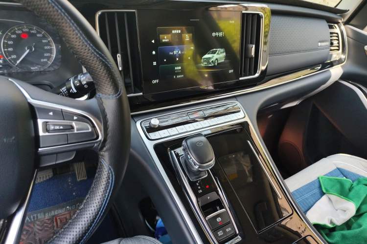 Used GAC Trumpchi M8 2021 Lingxiu Series 390T Luxury Edition Audio And AC Panel