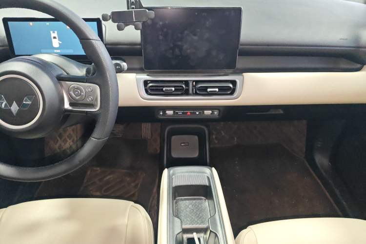 Used Wuling Bingo PLUS 2024 330 km Range Five-Seater Version