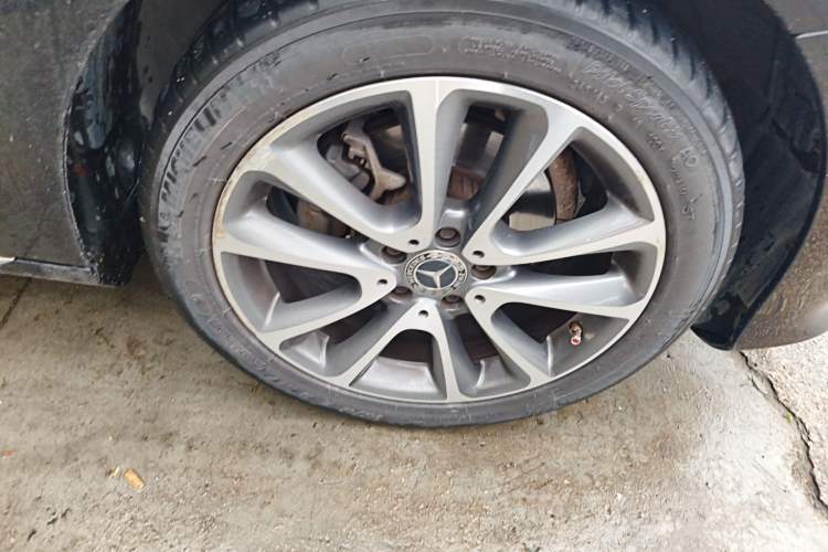 Used Mercedes-Benz E-Class 2016 E 200 L Right Front Wheel Hub