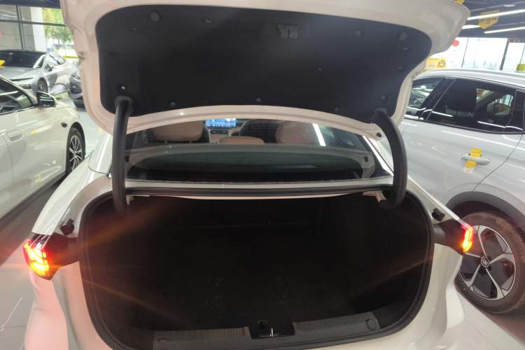 Used Geely Galaxy L6 2025 EM-i 140km Starship Edition Trunk