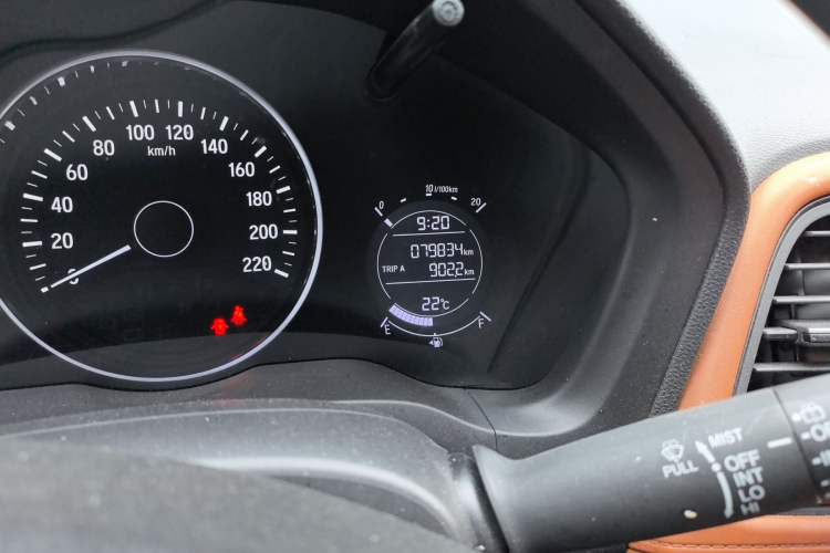 Used Honda Vezel 2017 1.8L CVT Front-Wheel Drive Pioneer Edition Odometer Close Up