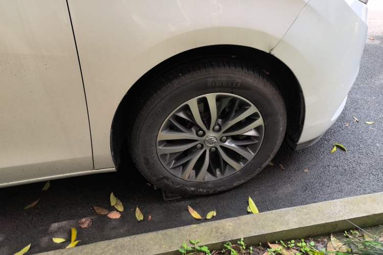 Used Buick GL8 2017 ES 28T Luxury Model China V Standard Right Front Wheel Hub