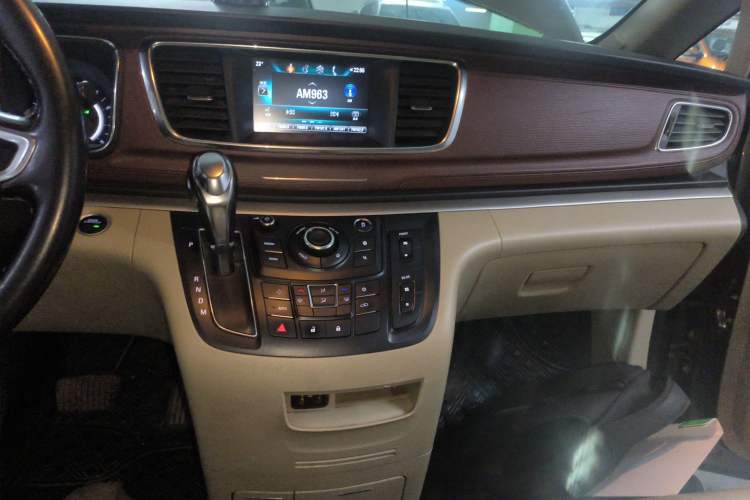 Used Buick GL8 2017 25S Luxury Version China V Standard Audio And AC Panel
