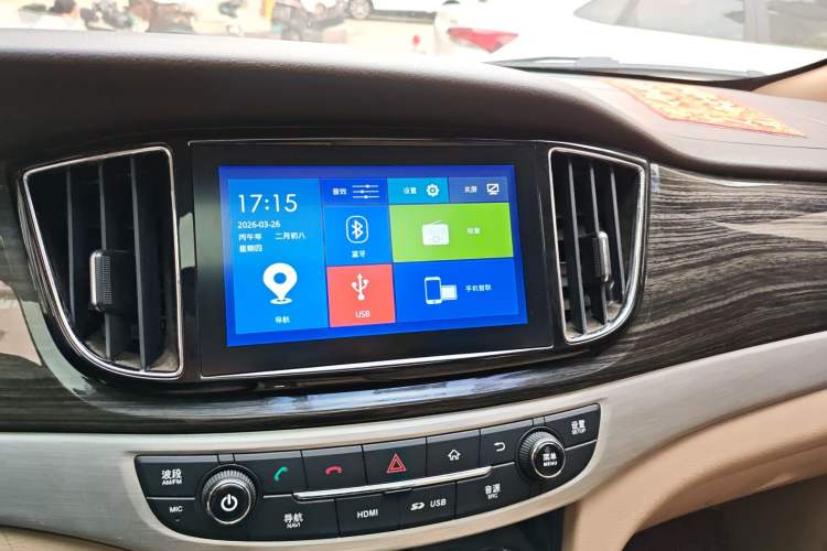 Used Baojun 730 2016 1.8L iAMT Luxury Model 7 Seats Audio And AC Panel