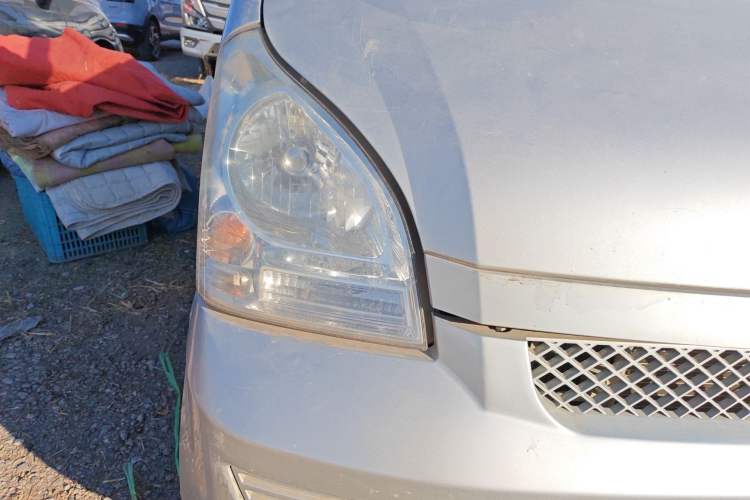 Used Wuling Rongguang 2019 1.5L Extended-Body Van Base Model with 5 Seats Right Front Headlight