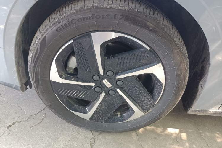 Used Geely Galaxy L6 2024 125km PLUS Dragon Edition
