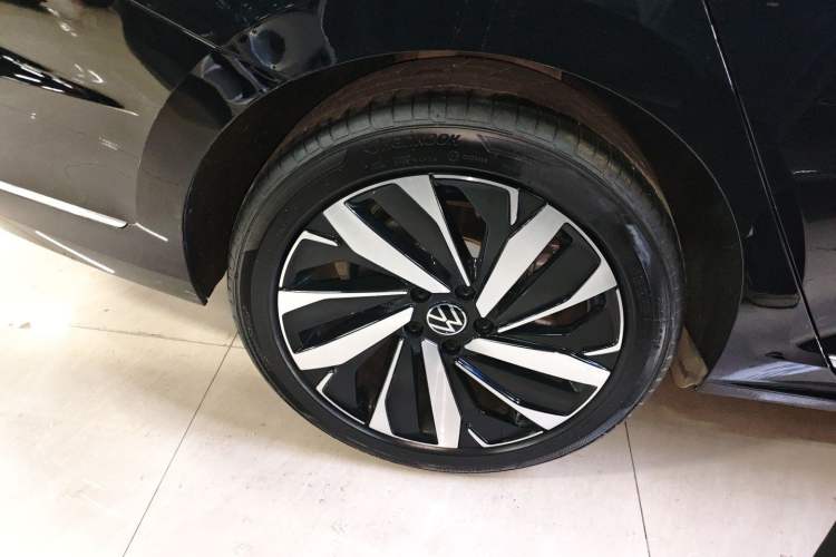 Used Volkswagen Passat 2024 330TSI Elite Edition Right Rear Wheel Hub